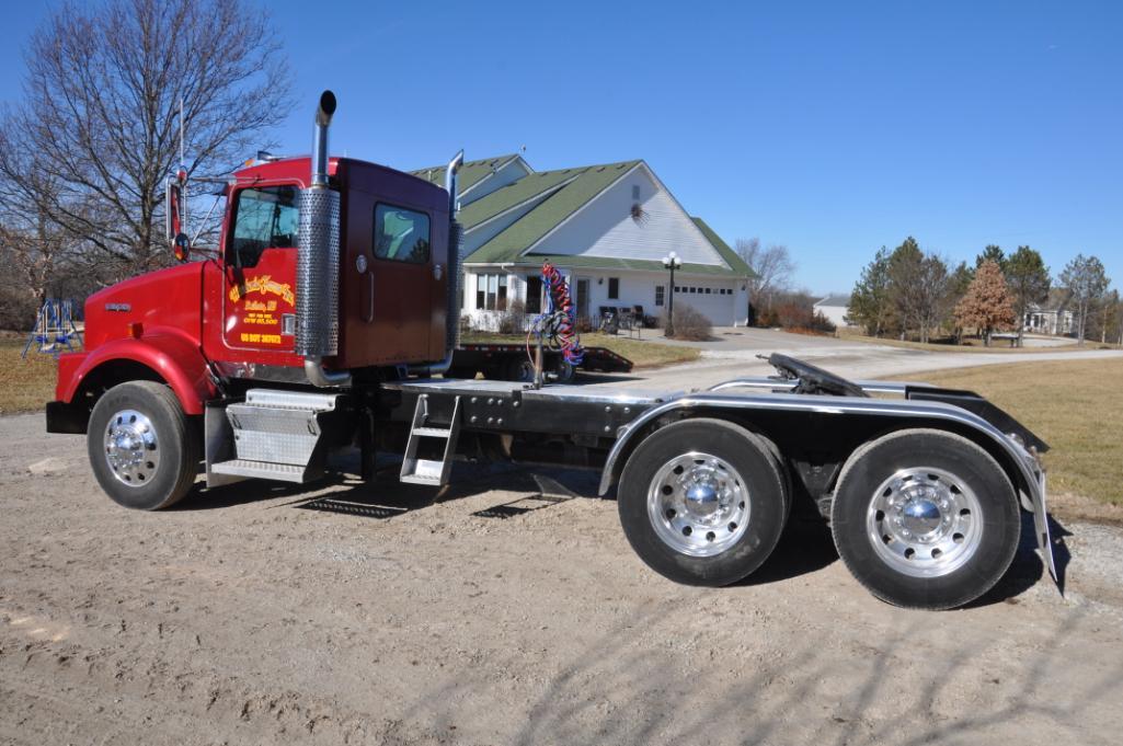 2000 Kenworth T8000 daycab truck