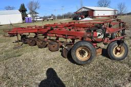 International Harvester 720 5-bottom plow