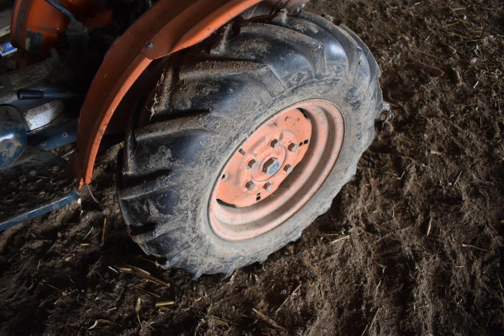 Kubota B7100 MFWD compact utility tractor