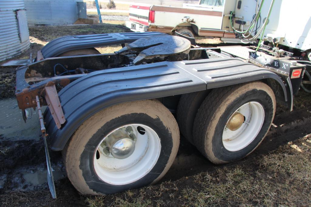 2004 Freightliner Columbia semi