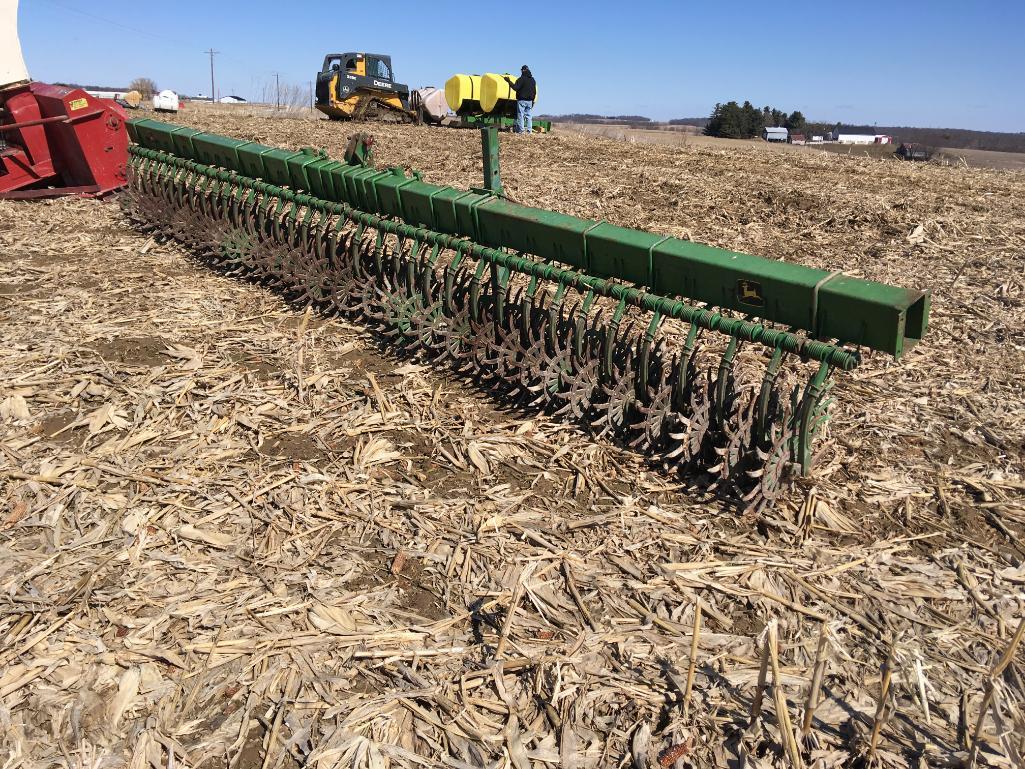 John Deere 400 20' rotary hoe