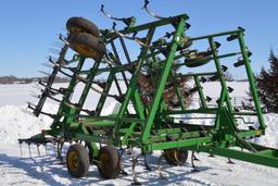 John Deere 980 28'6" field cultivator