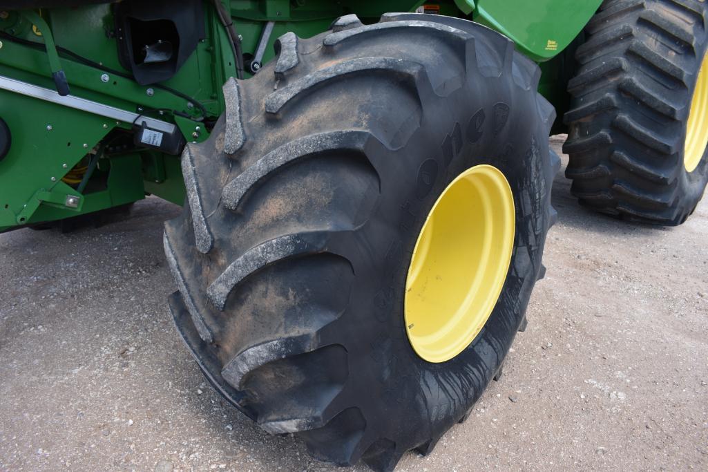 2014 John Deere S670 2wd combine