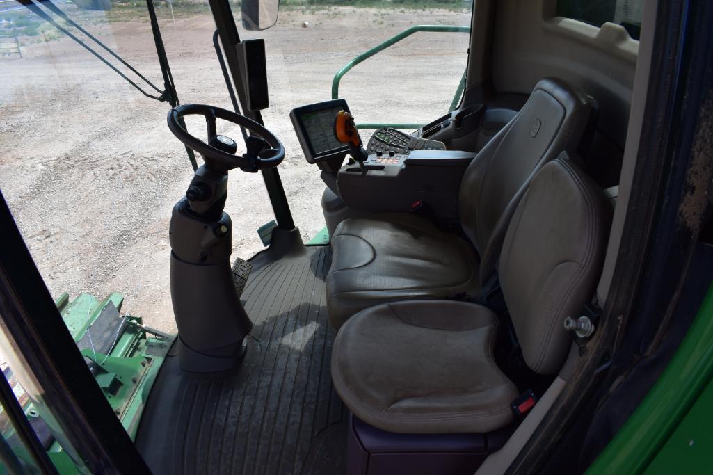 2014 John Deere S670 2wd combine