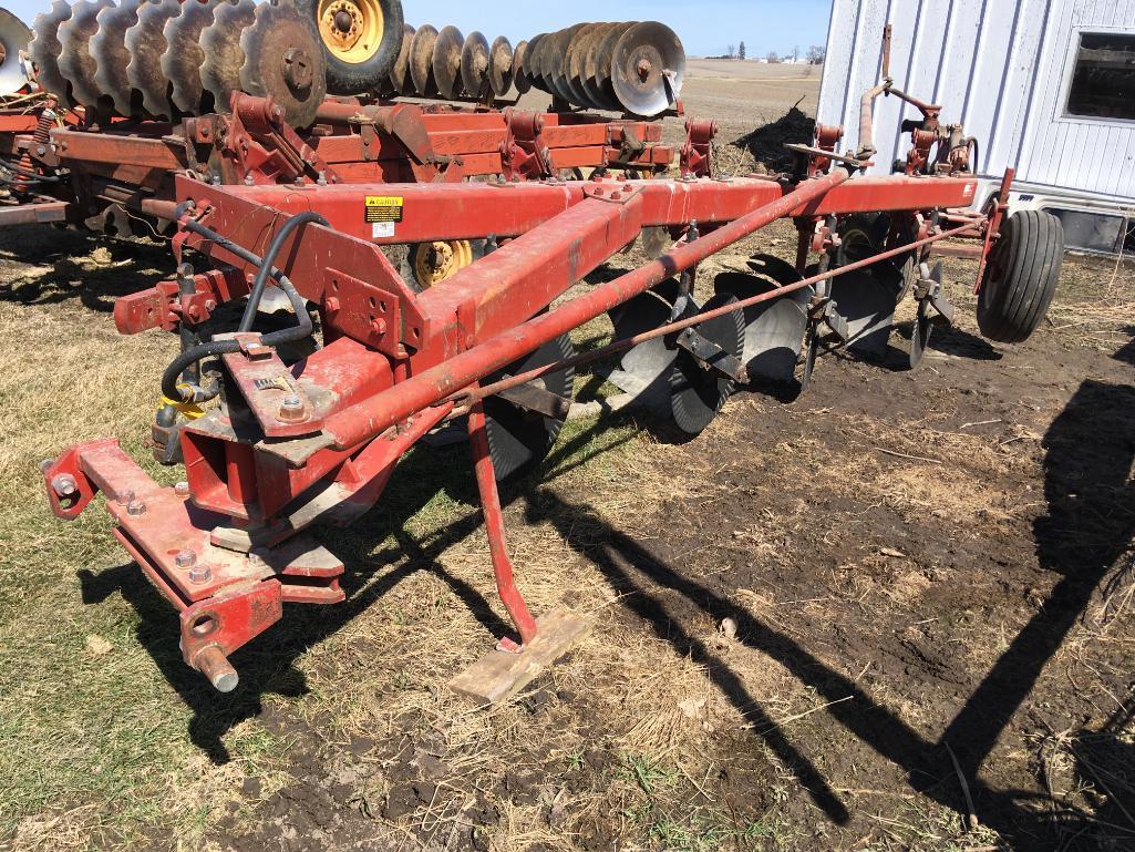 International Harvester 720 5-bottom plow