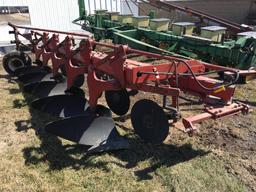 International Harvester 720 5-bottom plow