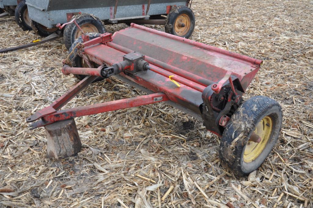 New Holland 6' pull-type hay conditioner