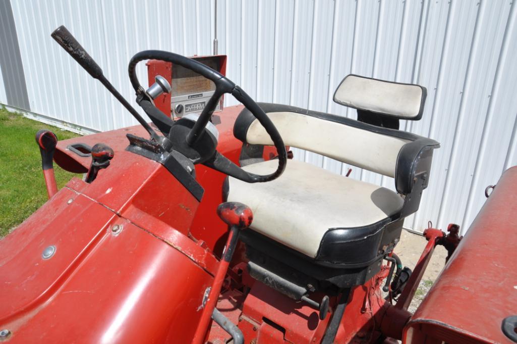 1964 IH 806 2wd tractor