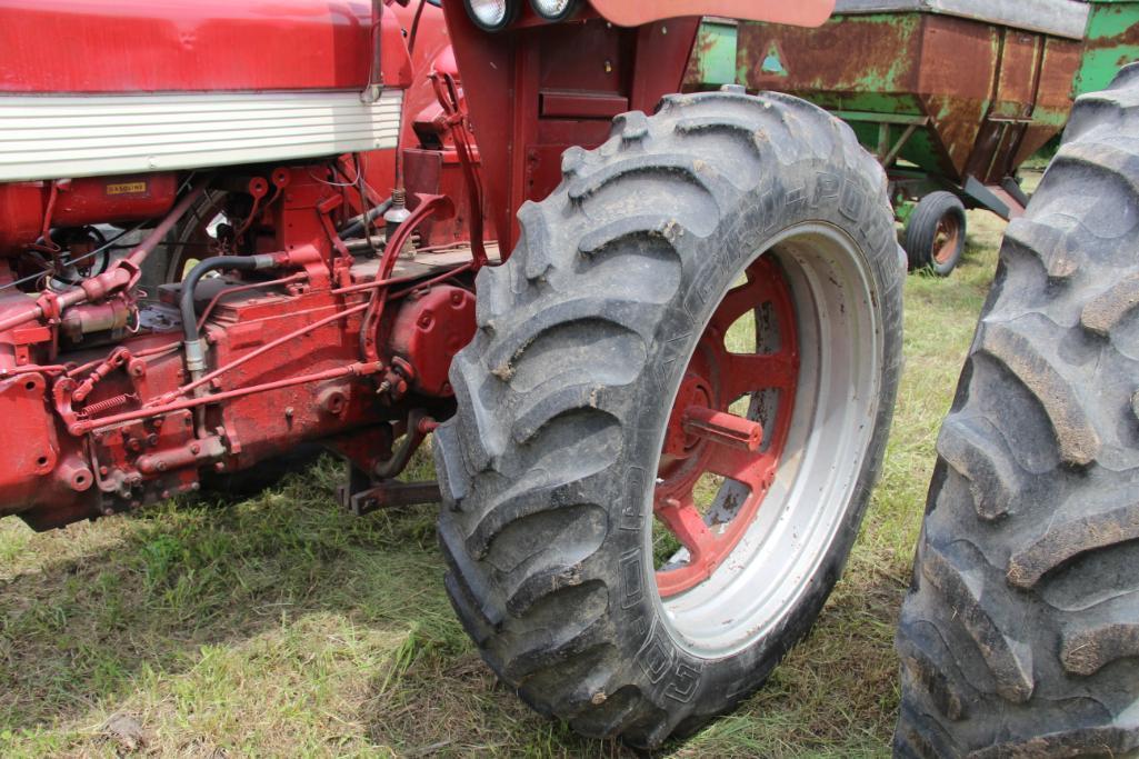 1962 Farmall 560 gas tractor