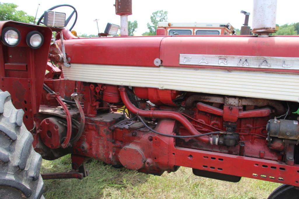 1962 Farmall 560 gas tractor