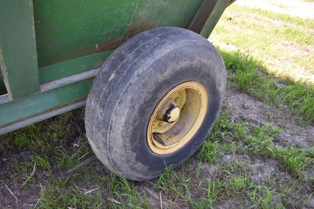 John Deere 1210A grain cart