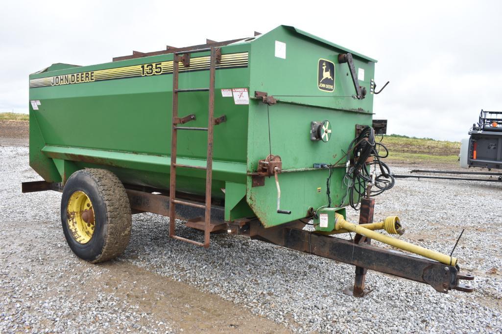 John Deere 135 mixer feed wagon