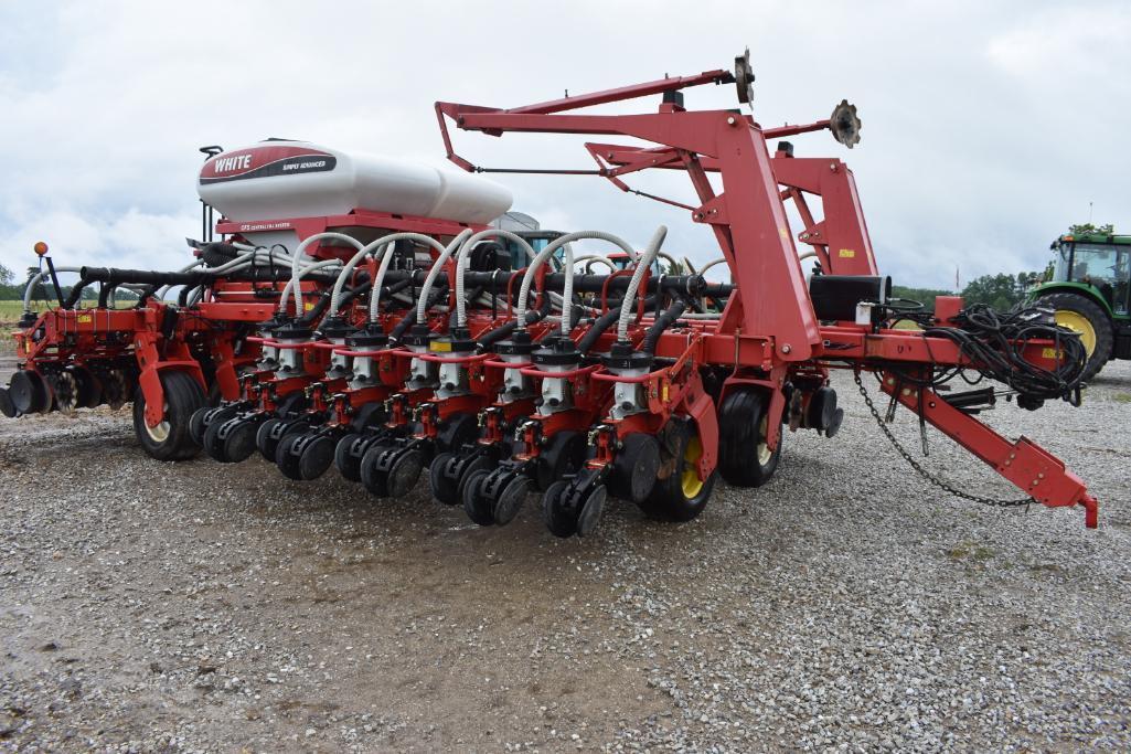 2009 White 8531 16/31 planter