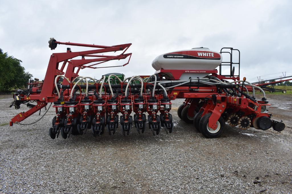 2009 White 8531 16/31 planter