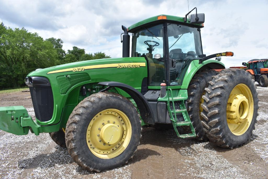 2002 John Deere 8420 MFWD tractor