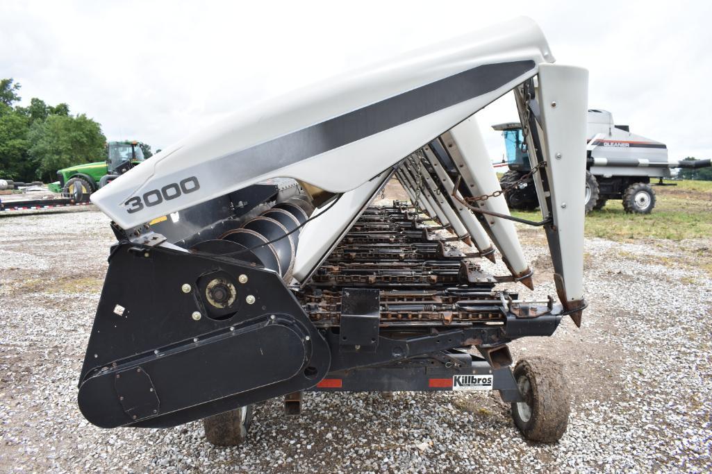 2007 Gleaner 3000 8 row 30" corn head