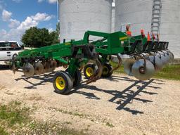 2005 John Deere 2700 5-shank 12'6" disk ripper