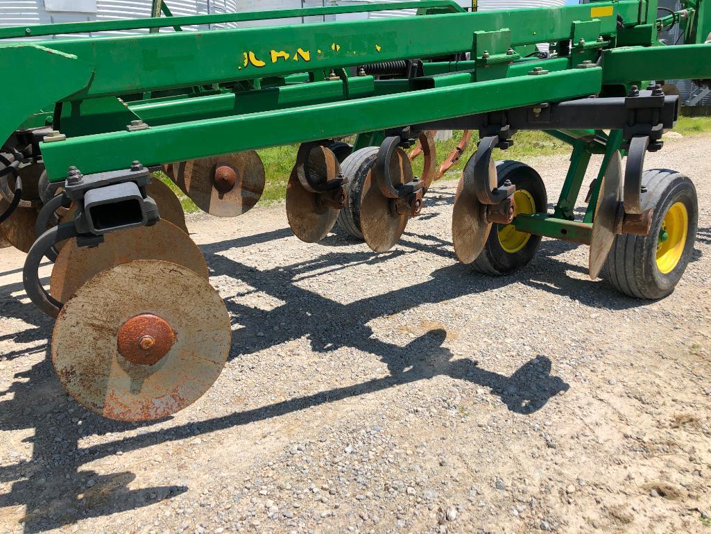 2005 John Deere 2700 5-shank 12'6" disk ripper