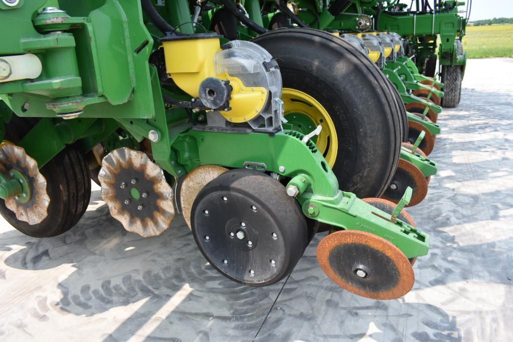 2014 John Deere 1790 CCS 16/32 row planter