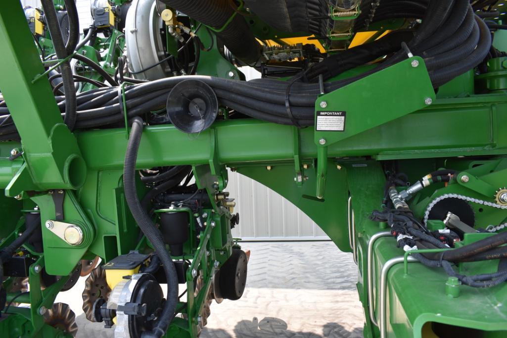 2014 John Deere 1790 CCS 16/32 row planter