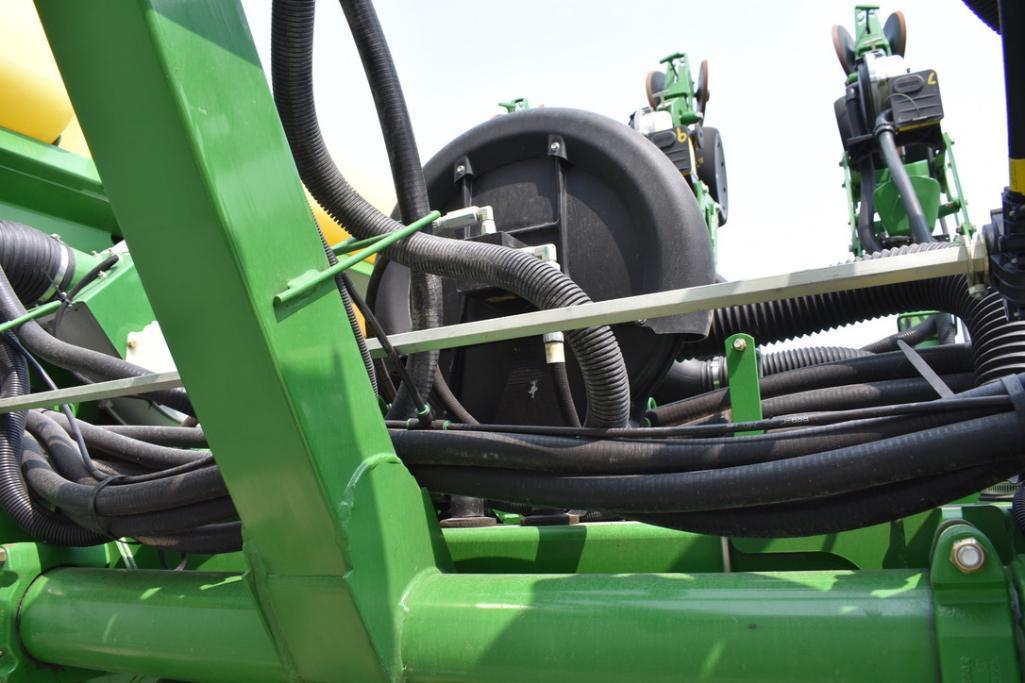 2014 John Deere 1790 CCS 16/32 row planter