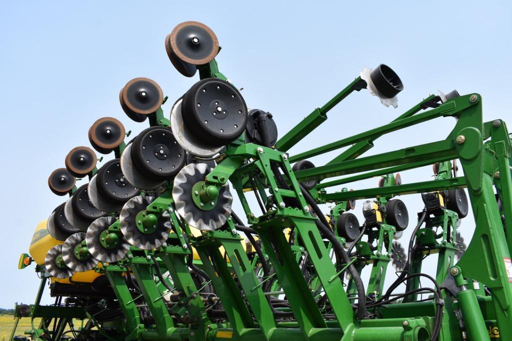 2014 John Deere 1790 CCS 16/32 row planter