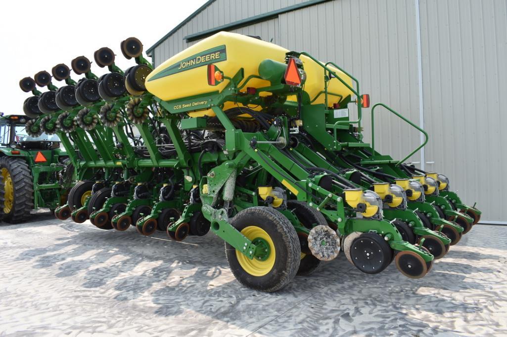 2014 John Deere 1790 CCS 16/32 row planter