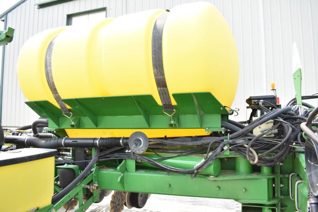 2011 John Deere 1770NT 16 row 30" planter