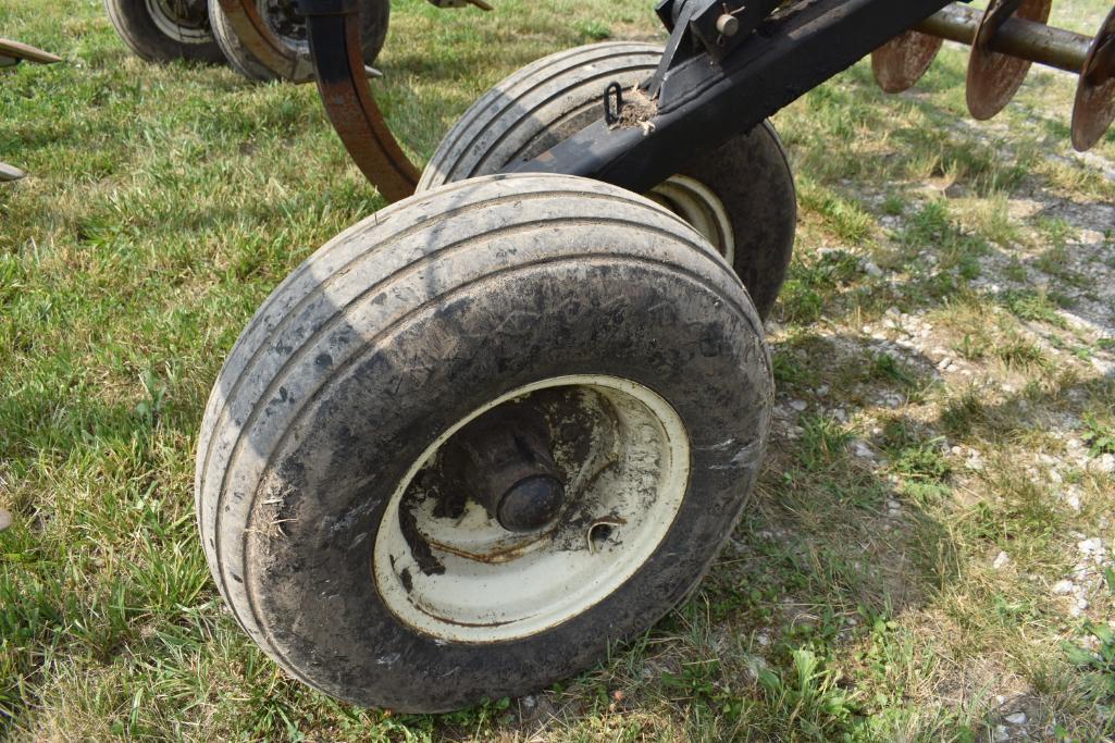 Landoll 2320 Weatherproofer II 7-shank disk ripper