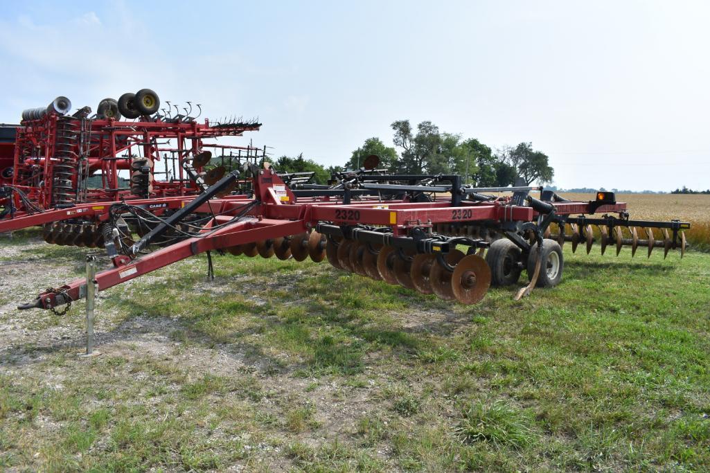 Landoll 2320 Weatherproofer II 7-shank disk ripper