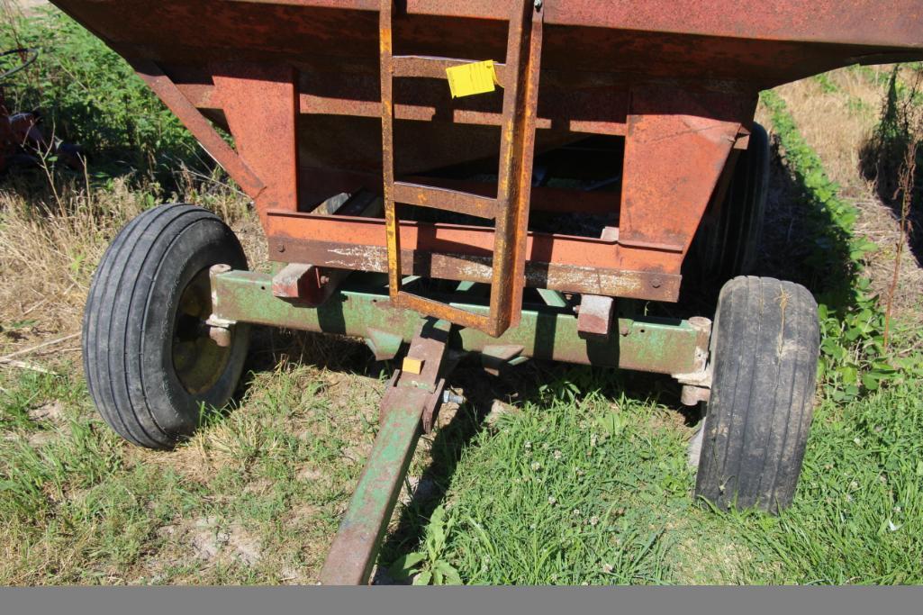 175 bu. J & M gravity wagon w/ JD 1065 gear