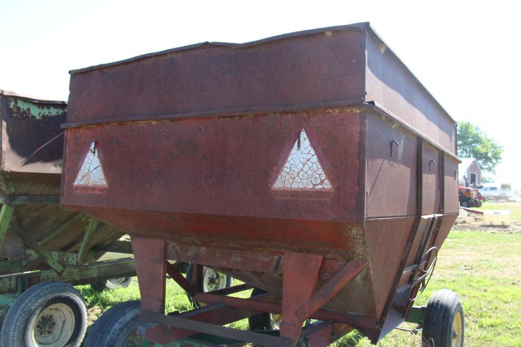 175 bu. J & M gravity wagon w/ JD 1065 gear