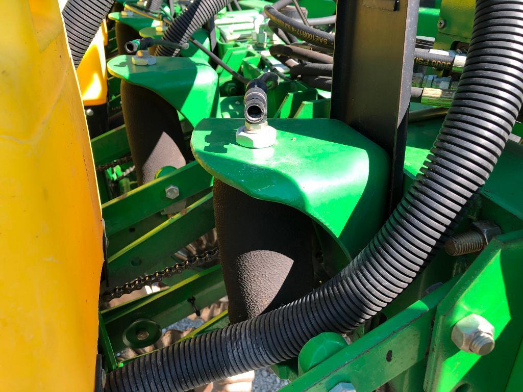 2002 John Deere 1780 16/31 planter