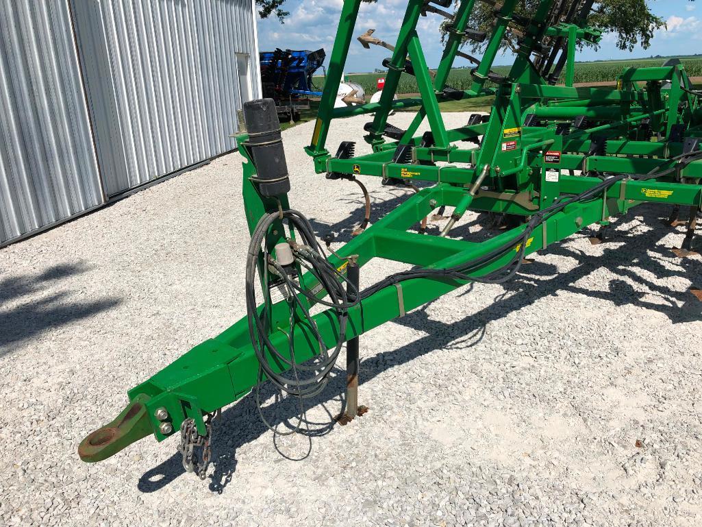 2002 John Deere 980 31 1/2' field cultivator