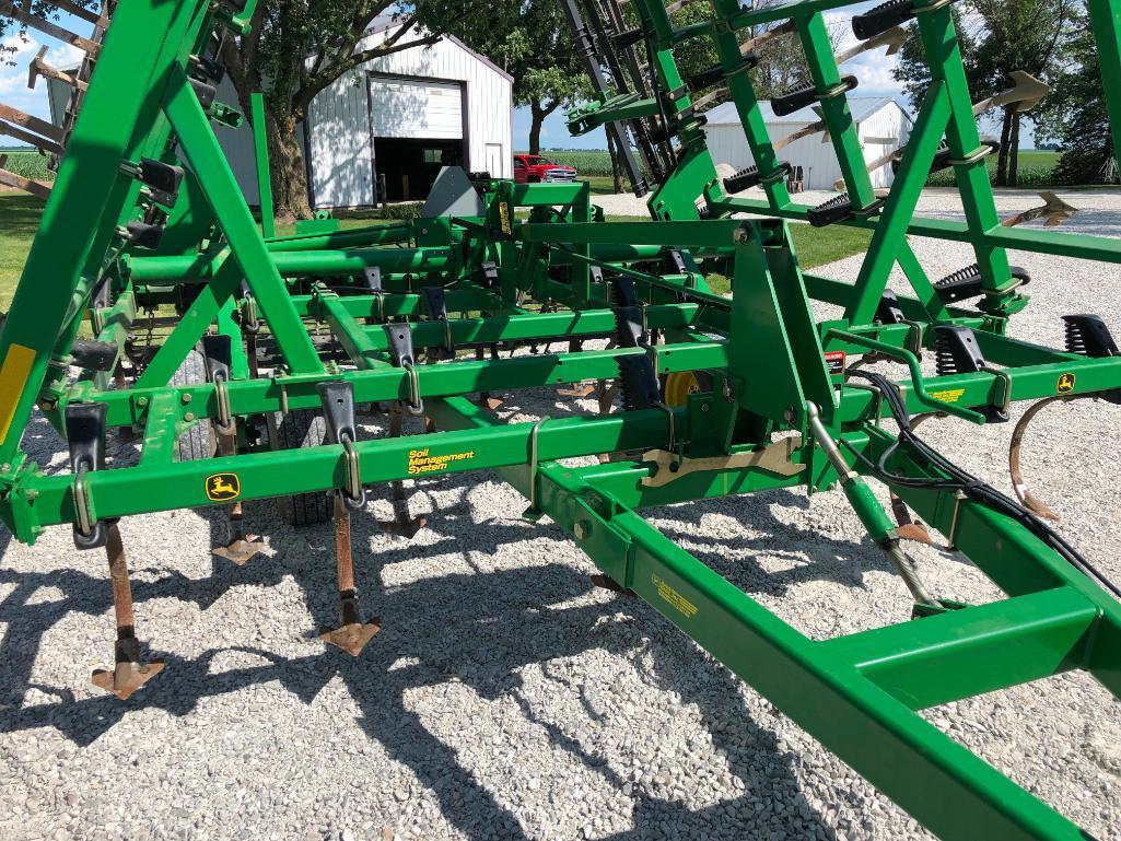 2002 John Deere 980 31 1/2' field cultivator