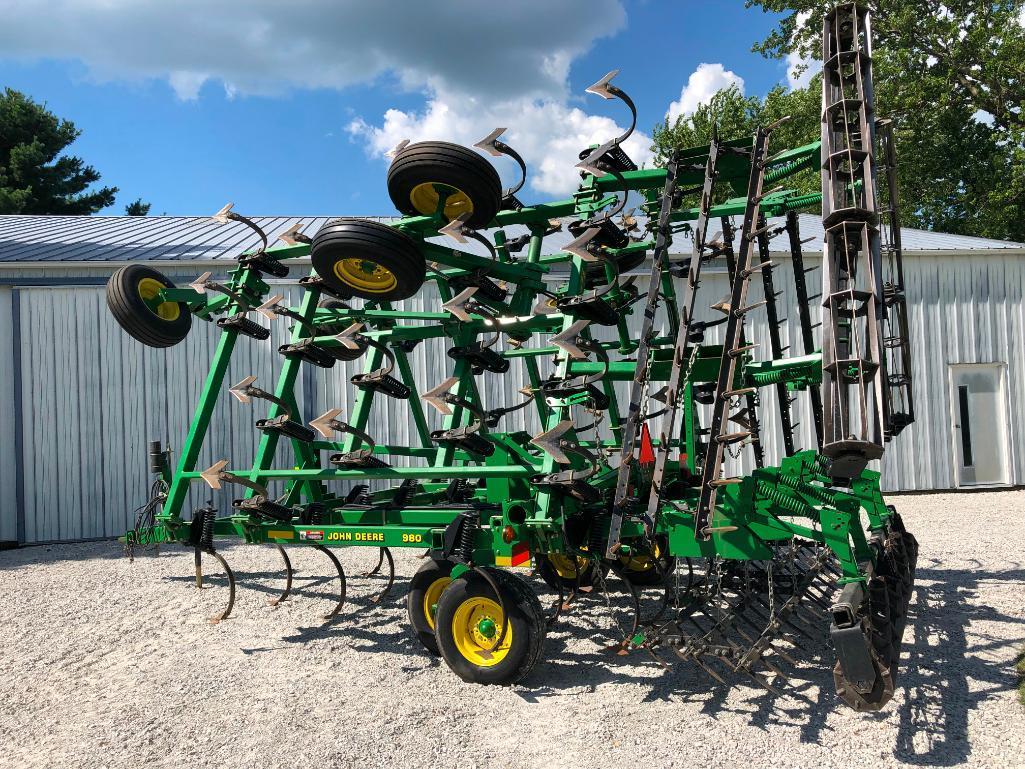 2002 John Deere 980 31 1/2' field cultivator