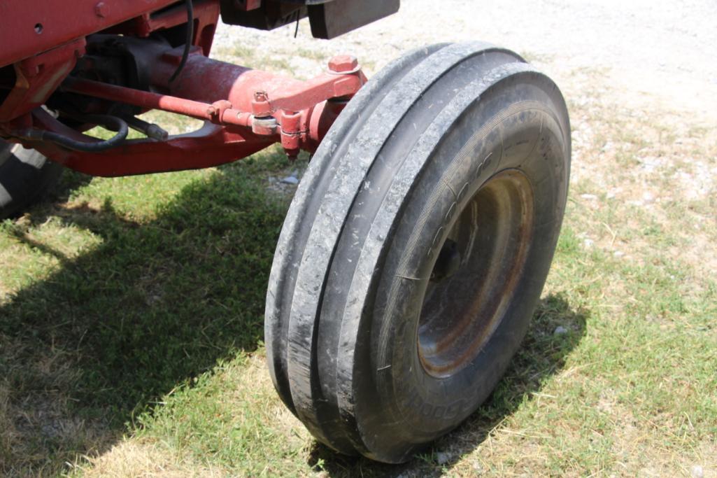 1971 International 1066 tractor