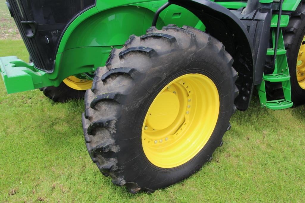 2013 John Deere 7200R MFWD tractor