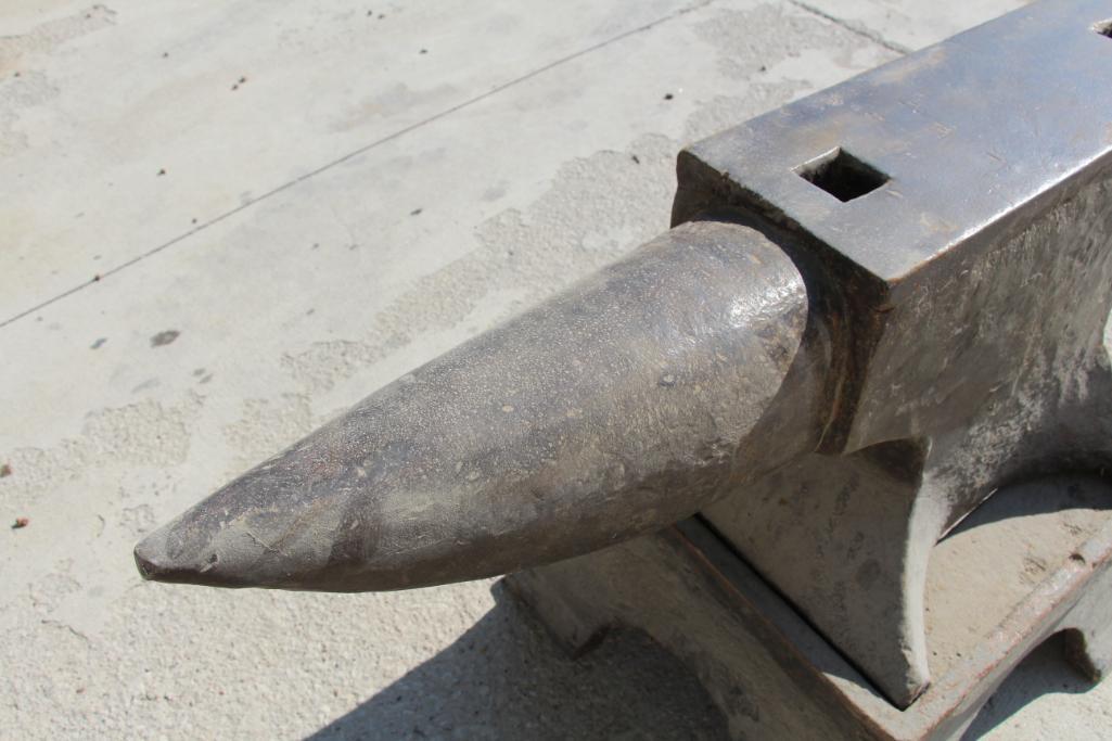 Double Horn anvil (Mouse Hole)