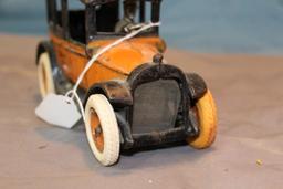 Arcade Mfg. yellow cab cast iron toy