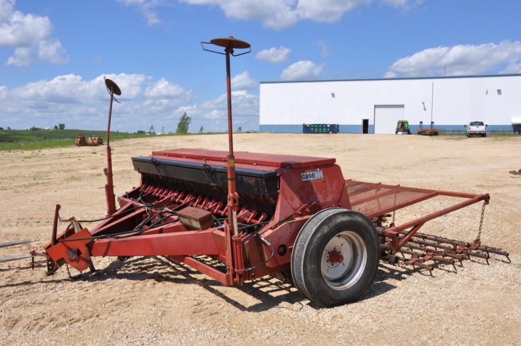 International 5100 soybean special 12' drill