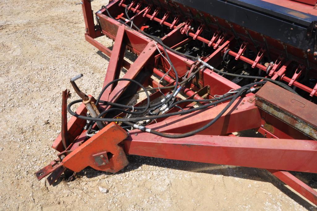 International 5100 soybean special 12' drill