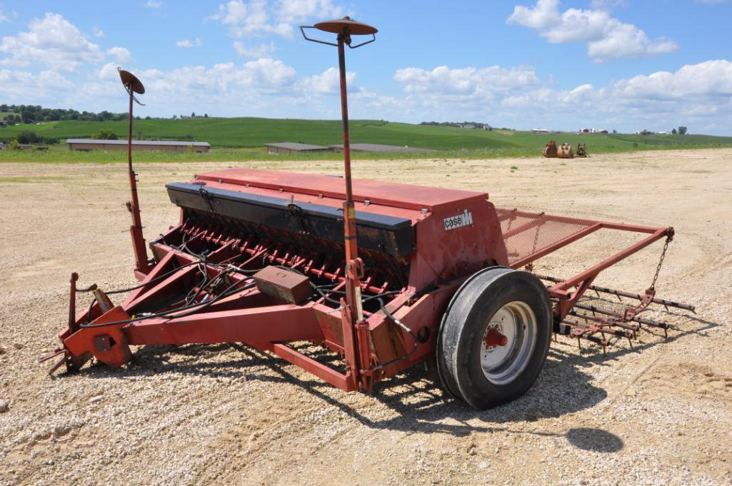 International 5100 soybean special 12' drill