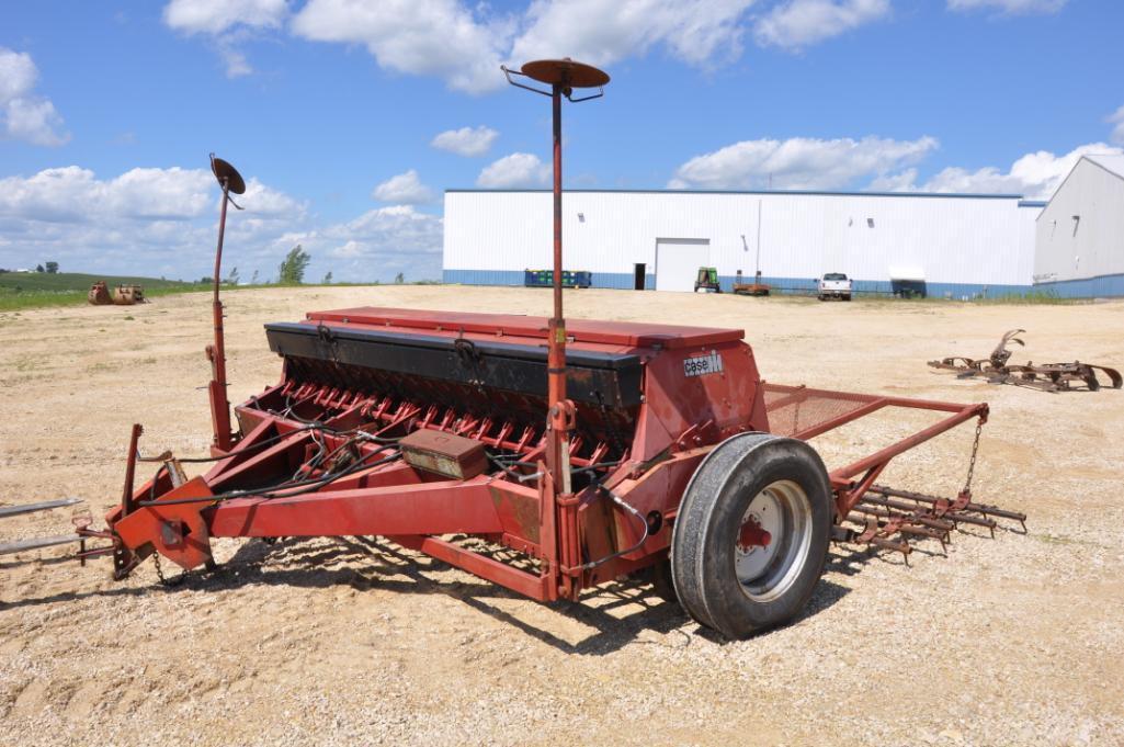 International 5100 soybean special 12' drill