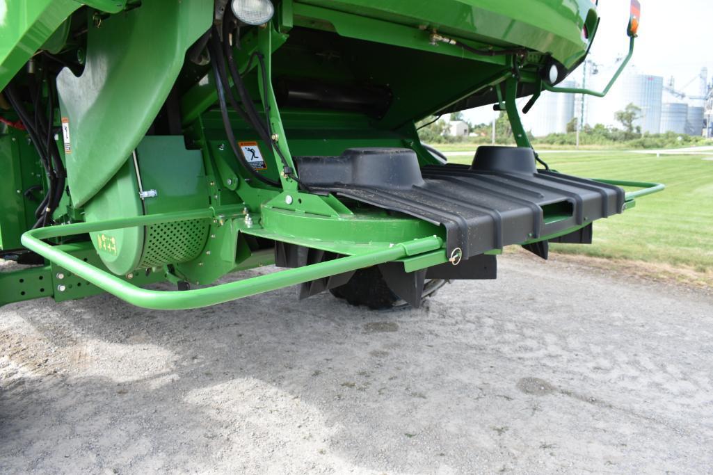 2012 John Deere S680 4wd combine