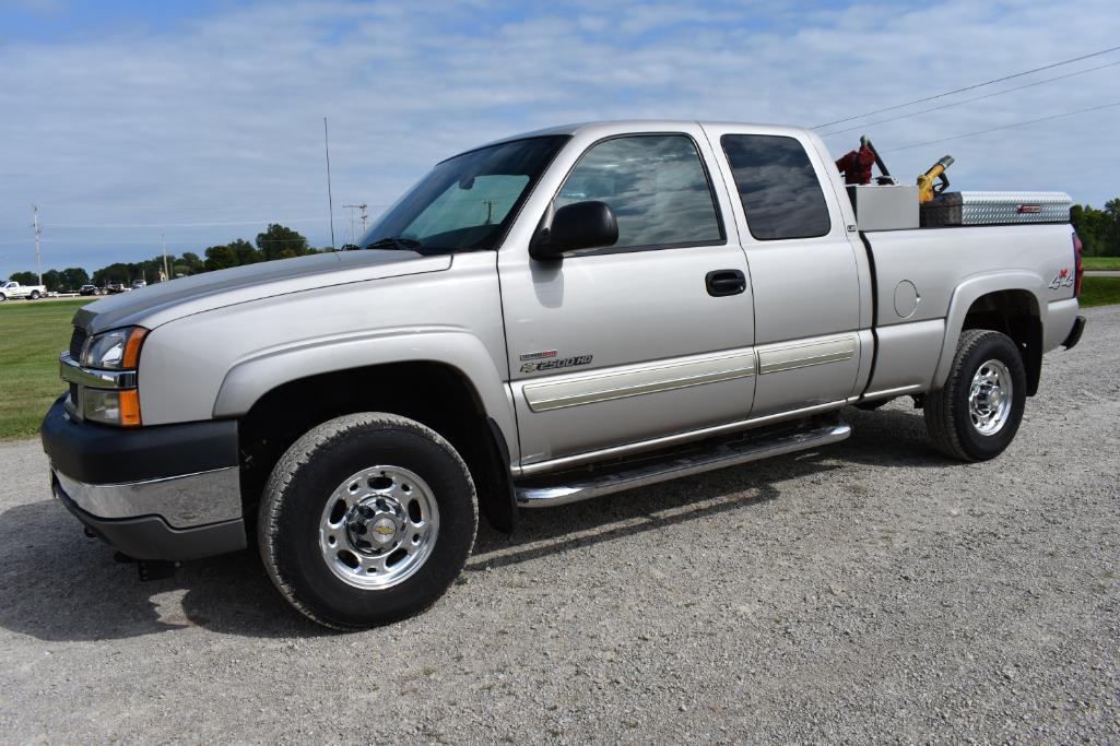 2004 Chevrolet 2500HD 4wd pickup