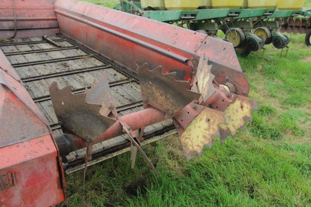 New Holland 328 manure spreader