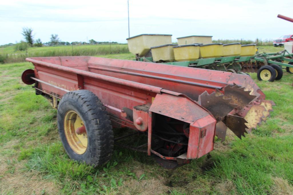 New Holland 328 manure spreader