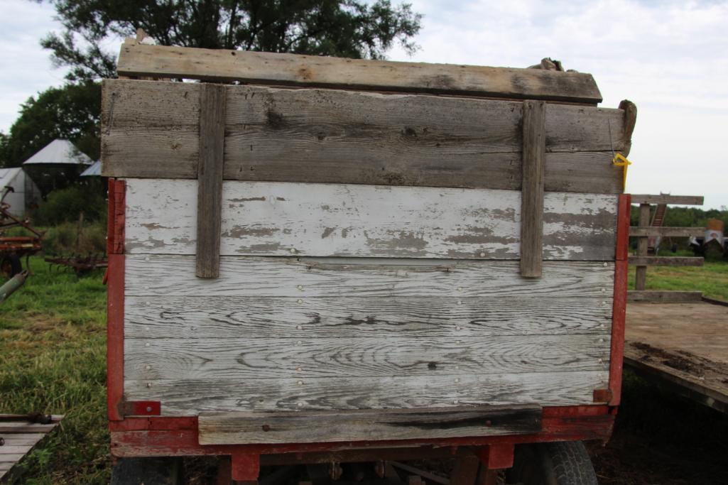 6' x 10' wooden barge box on gear w/hoist