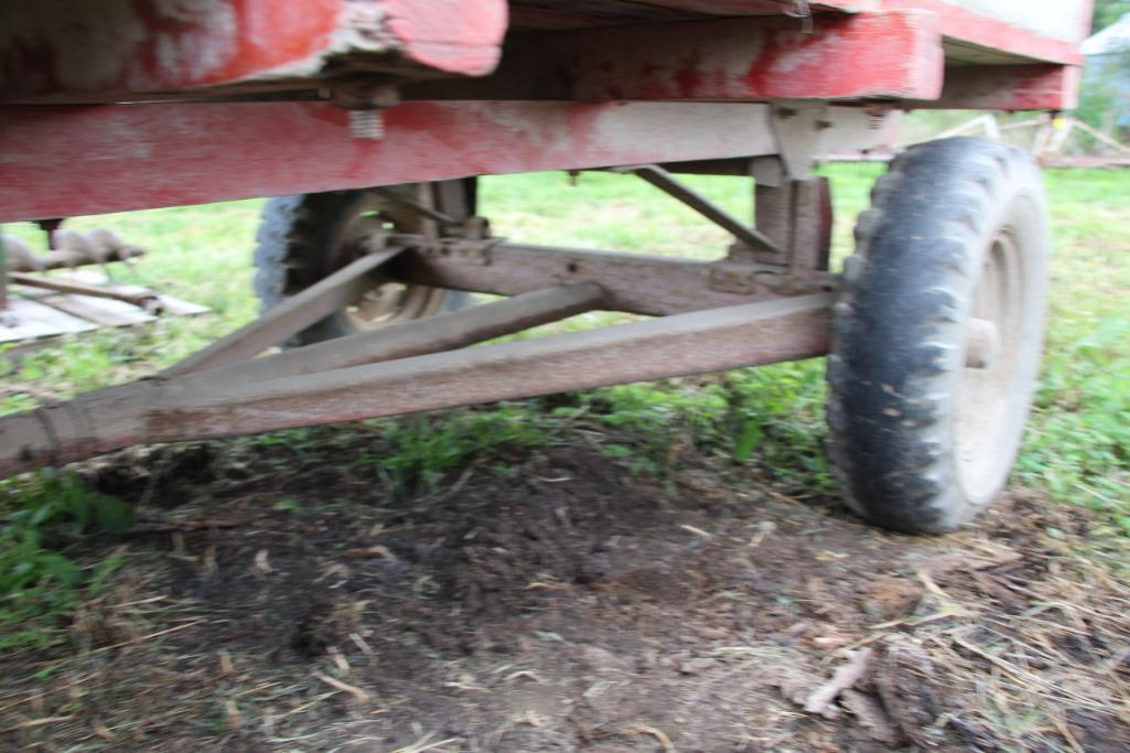 6' x 10' wooden barge box on gear w/hoist